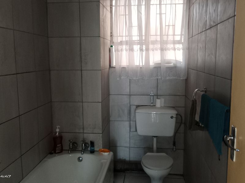 Modern & Convenient 1-Bedroom Flat in the Heart of Vereeniging CBD - Photo 2