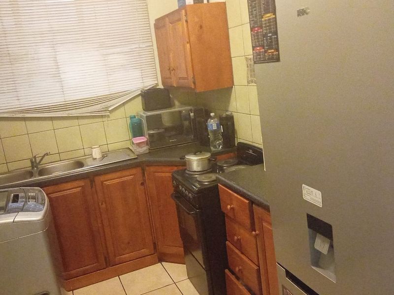 Elegant 1-Bedroom Flat in a Well-Established Complex – Vereeniging CBD Living at Its Best! - Photo 10