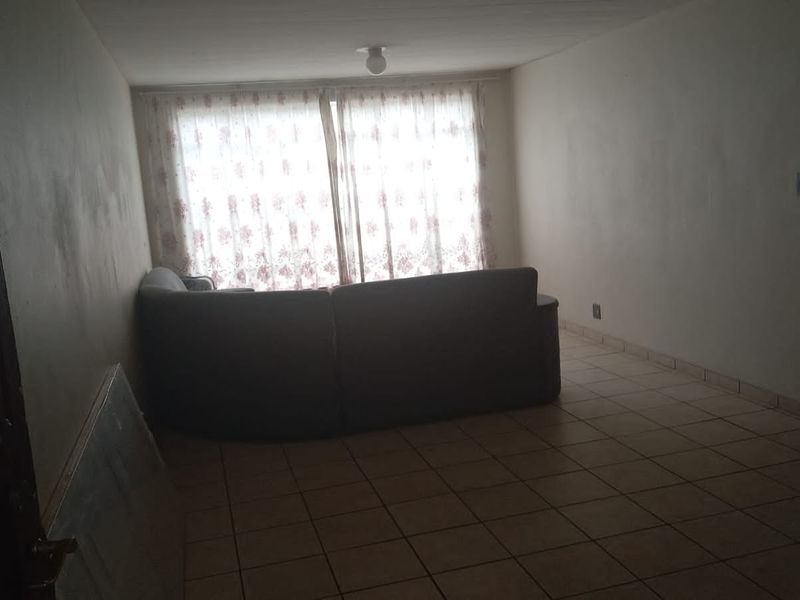 Elegant 1-Bedroom Flat in a Well-Established Complex – Vereeniging CBD Living at Its Best! - Photo 8