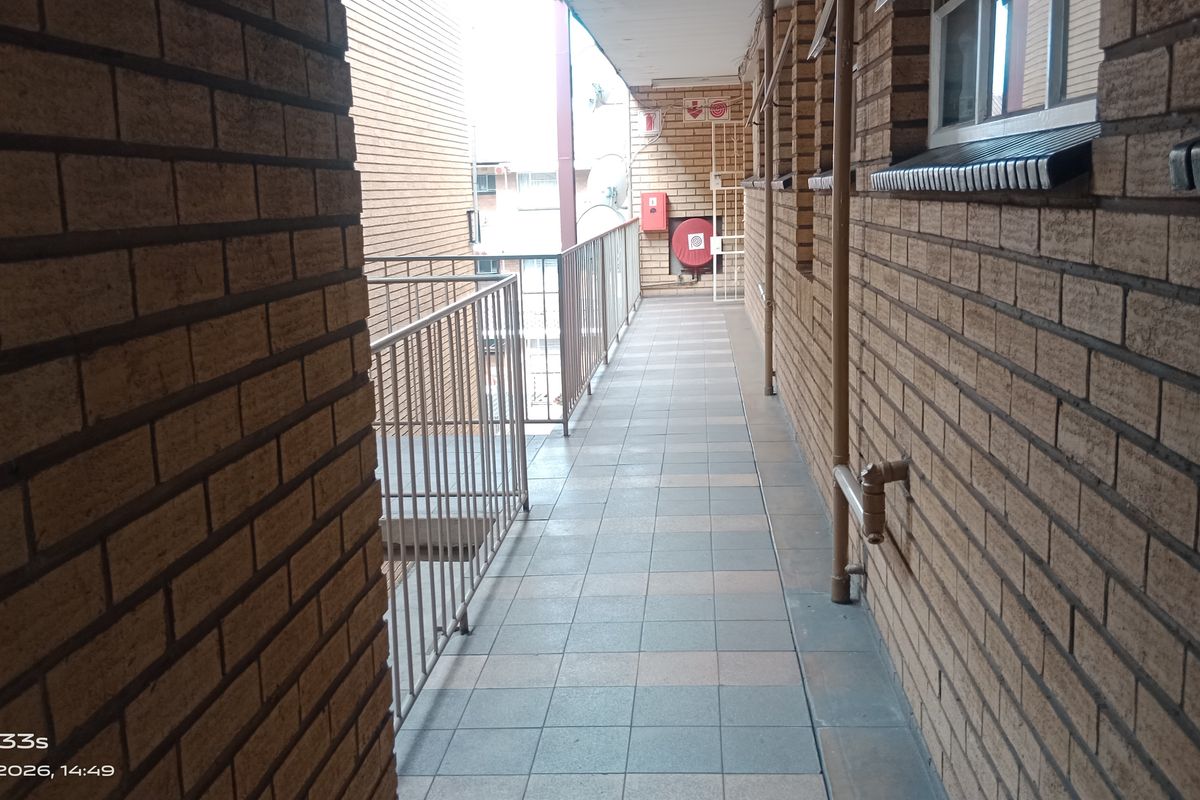 Elegant 1-Bedroom Flat in a Well-Established Complex – Vereeniging CBD Living at Its Best! - Photo 3
