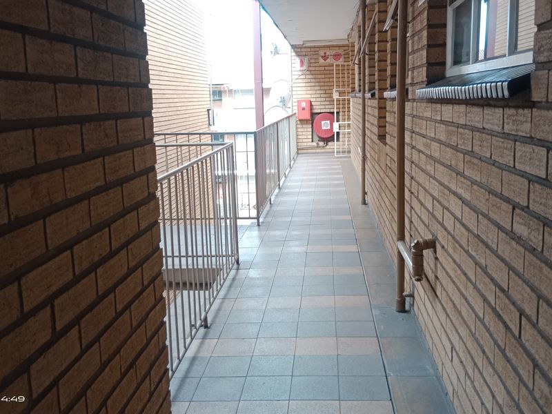 Elegant 1-Bedroom Flat in a Well-Established Complex – Vereeniging CBD Living at Its Best! - Photo 3