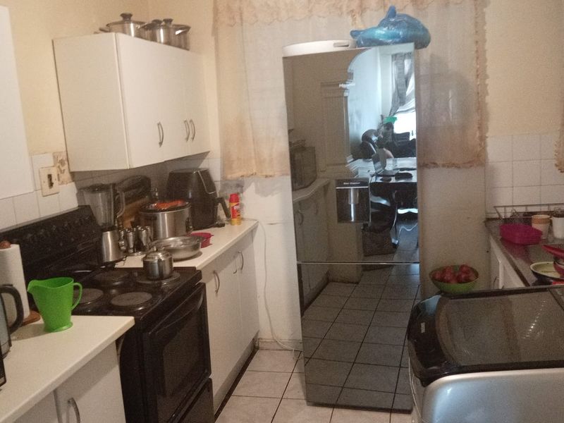 🏡 Spacious 2-Bedroom Flat in a Well-Established Complex – Prime Vereeniging CBD Location - Photo 9