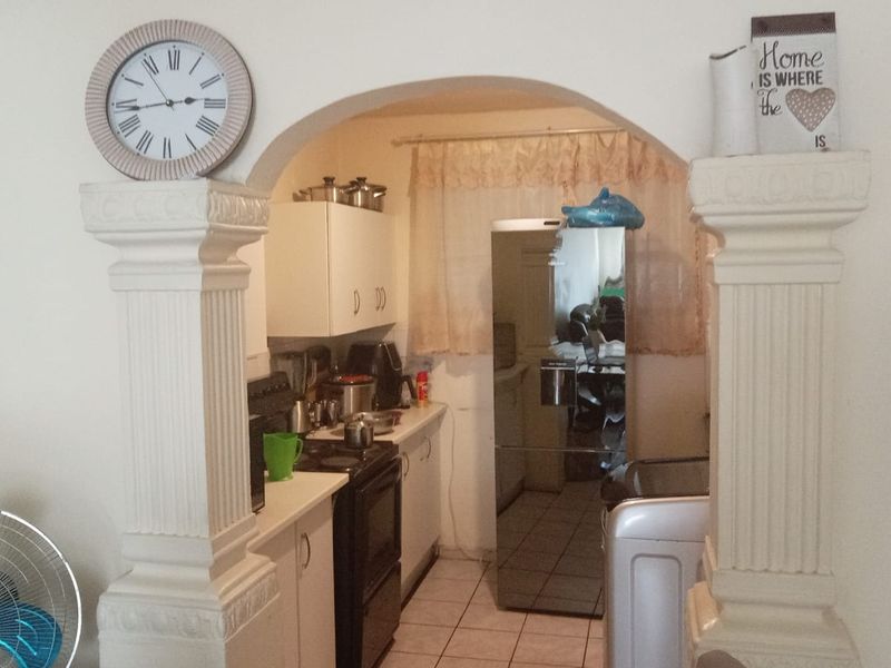 🏡 Spacious 2-Bedroom Flat in a Well-Established Complex – Prime Vereeniging CBD Location - Photo 8