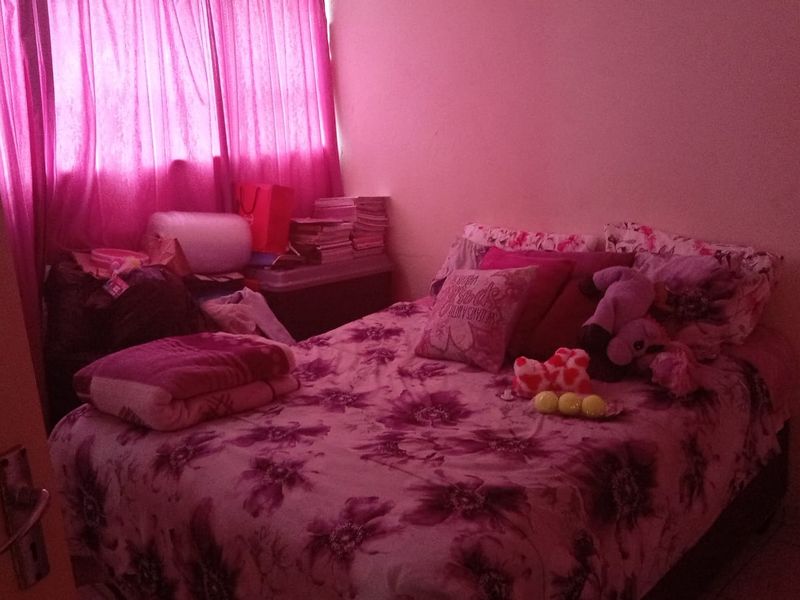 🏡 Spacious 2-Bedroom Flat in a Well-Established Complex – Prime Vereeniging CBD Location - Photo 6