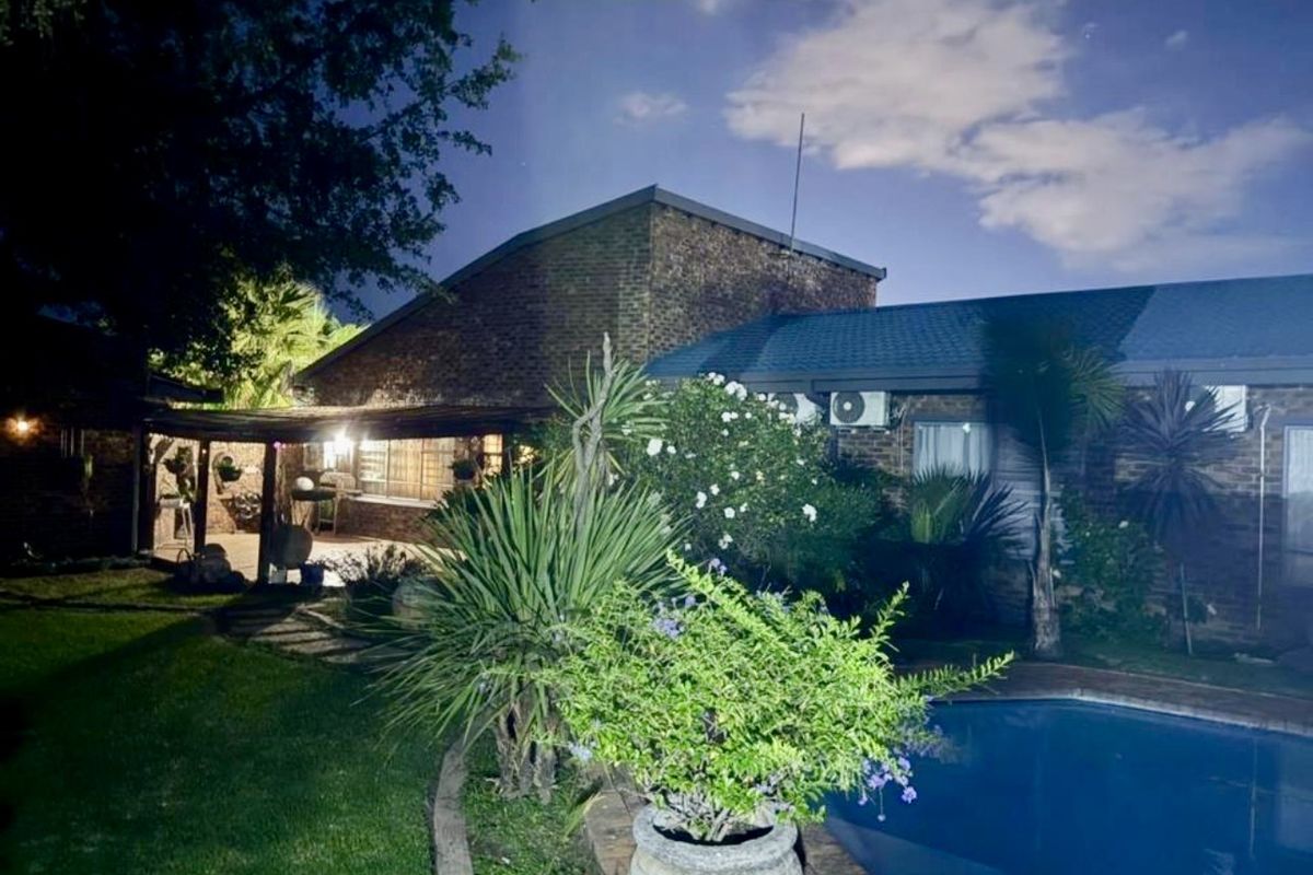 Charming Family Home with Pool, Borehole & Exceptional Extras in Central Vanderbijlpark - Photo 4
