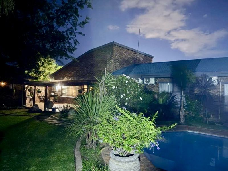 Charming Family Home with Pool, Borehole & Exceptional Extras in Central Vanderbijlpark - Photo 4