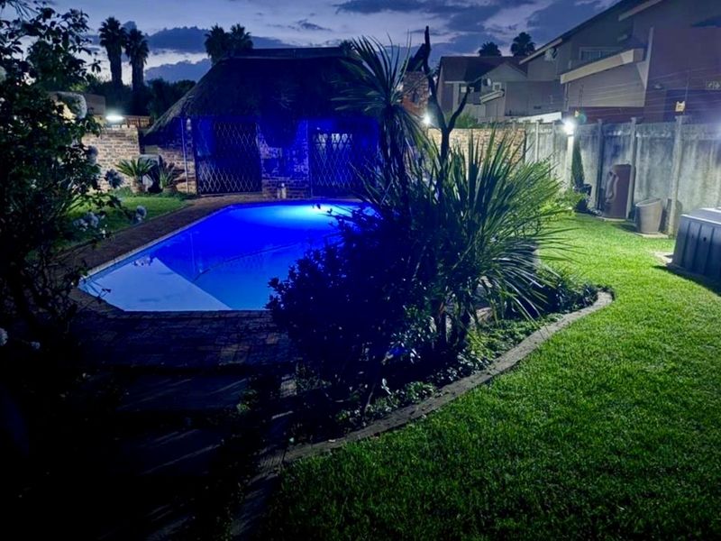 Charming Family Home with Pool, Borehole & Exceptional Extras in Central Vanderbijlpark - Photo 6