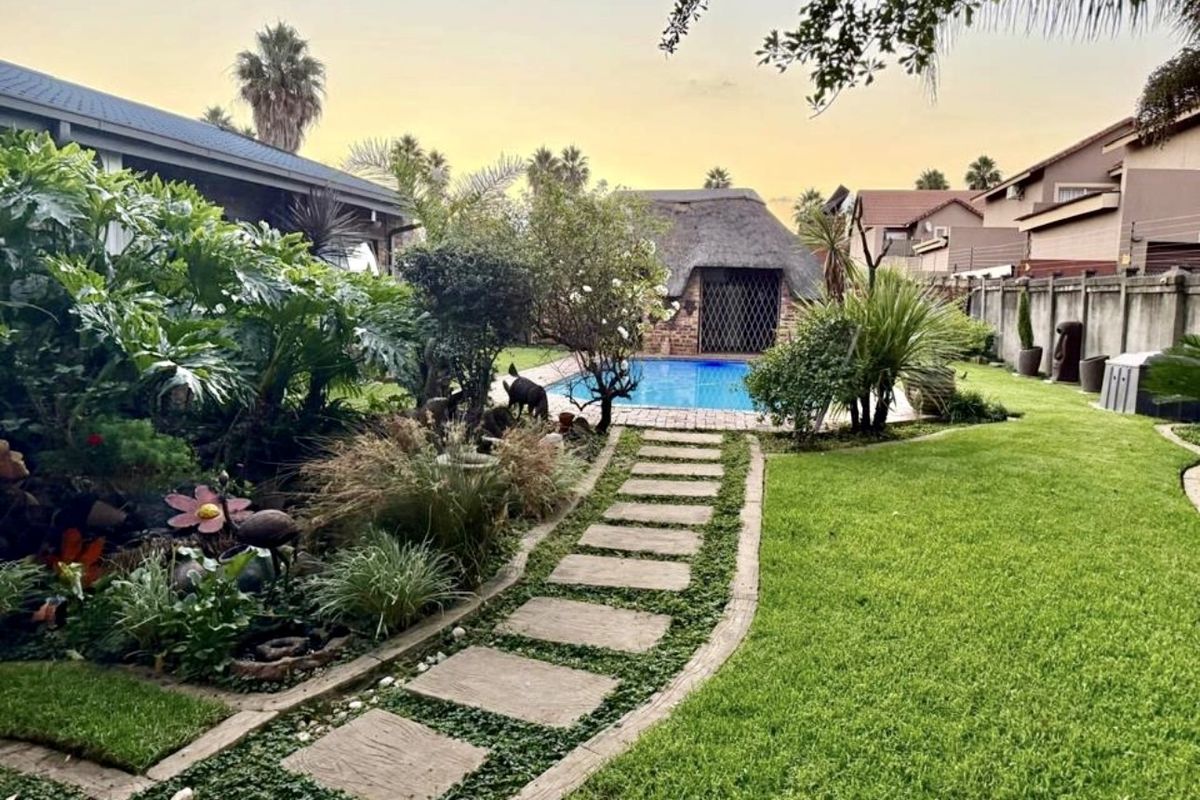 Charming Family Home with Pool, Borehole & Exceptional Extras in Central Vanderbijlpark - Photo 3