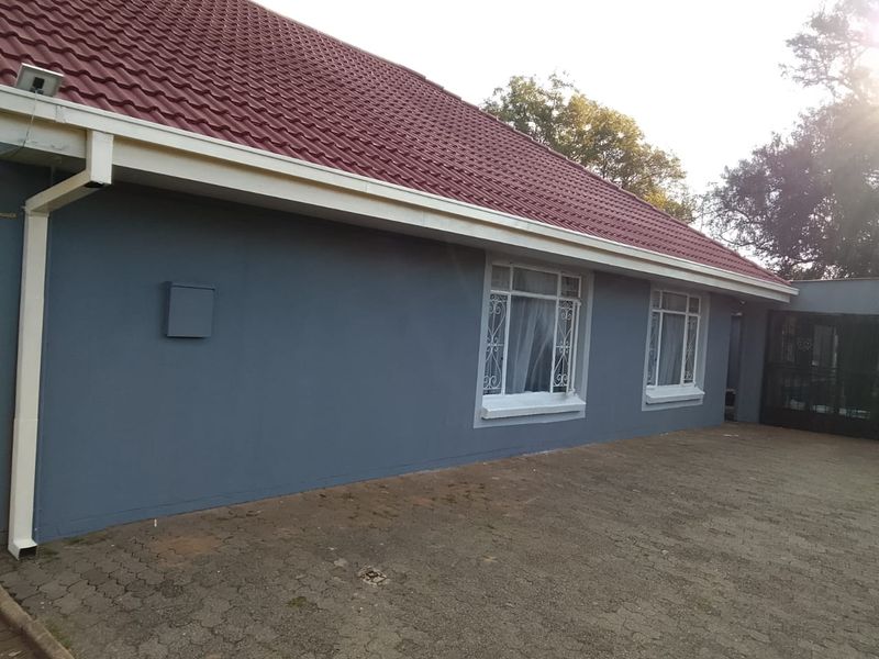 3 Bedroom - Photo 2