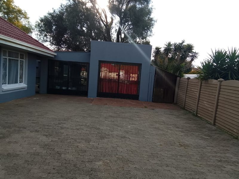 3 Bedroom - Photo 4
