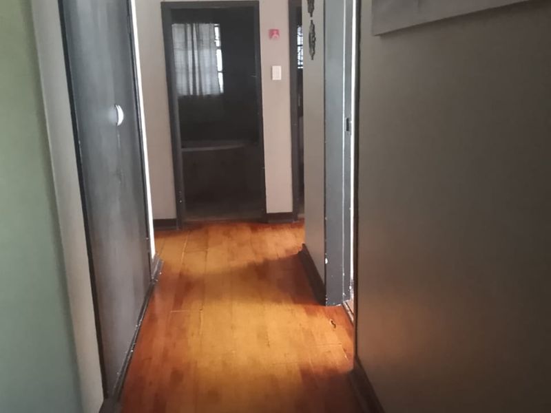3 Bedroom - Photo 8