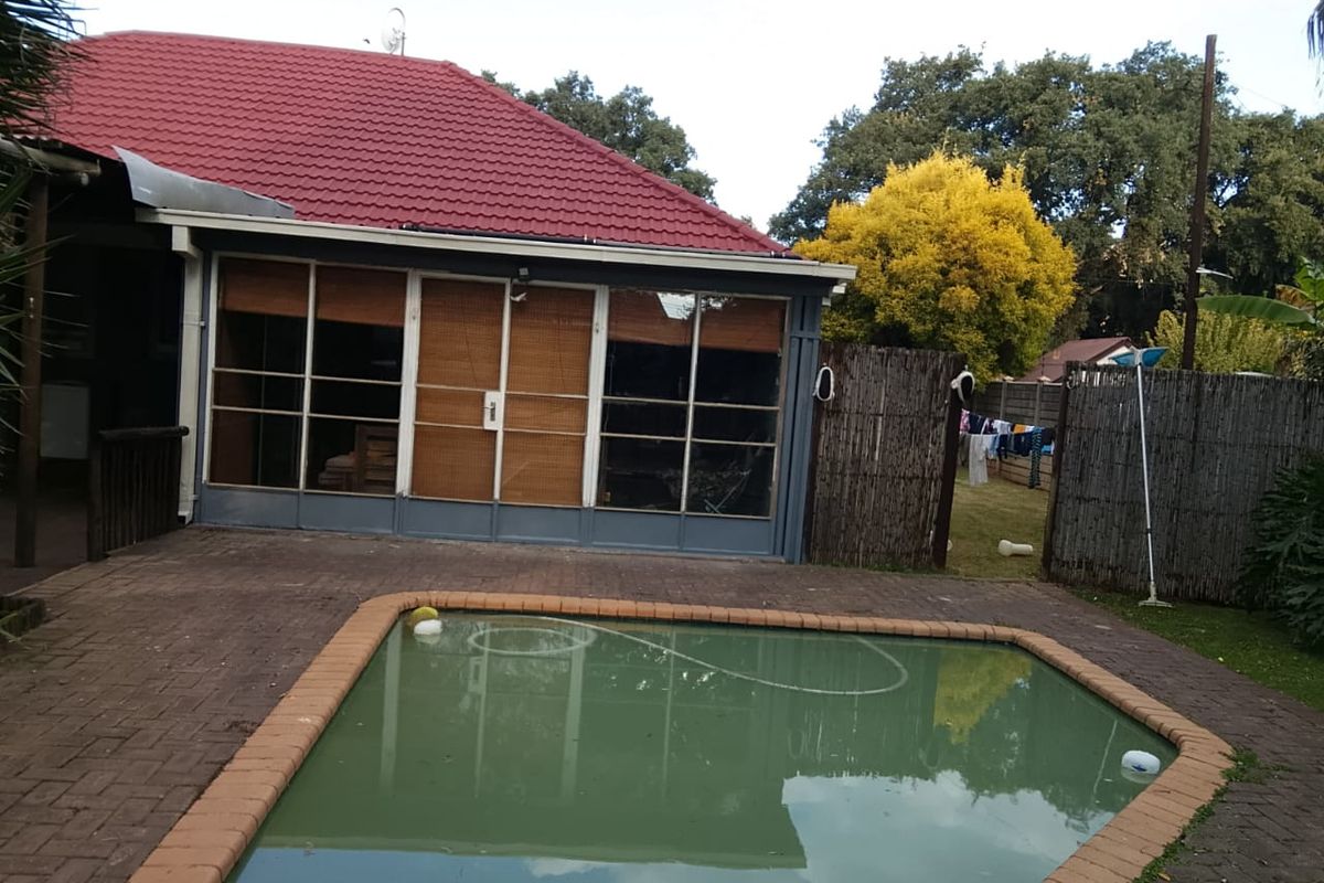 3 Bedroom - Photo 3