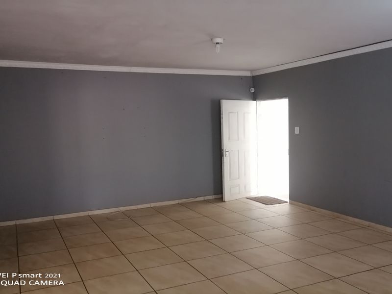 Spacious 3 bedroom house for Sale - Photo 3