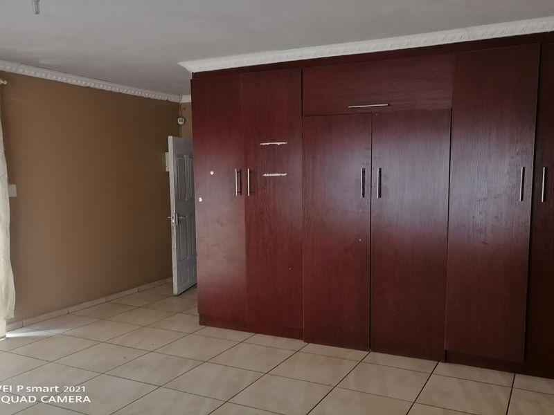 Spacious 3 bedroom house for Sale - Photo 6