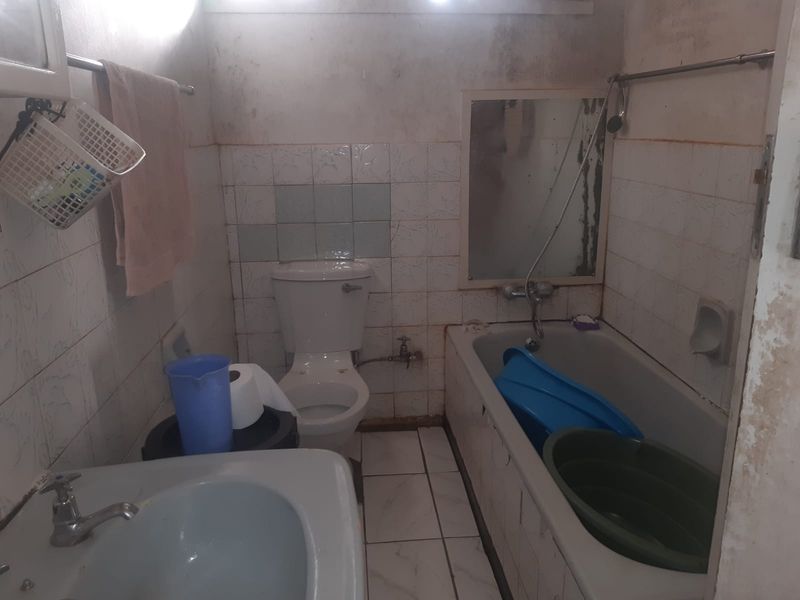 ✨ Comfortable & Convenient 2-Bedroom Flat in the Heart of Vereeniging CBD ✨ - Photo 4