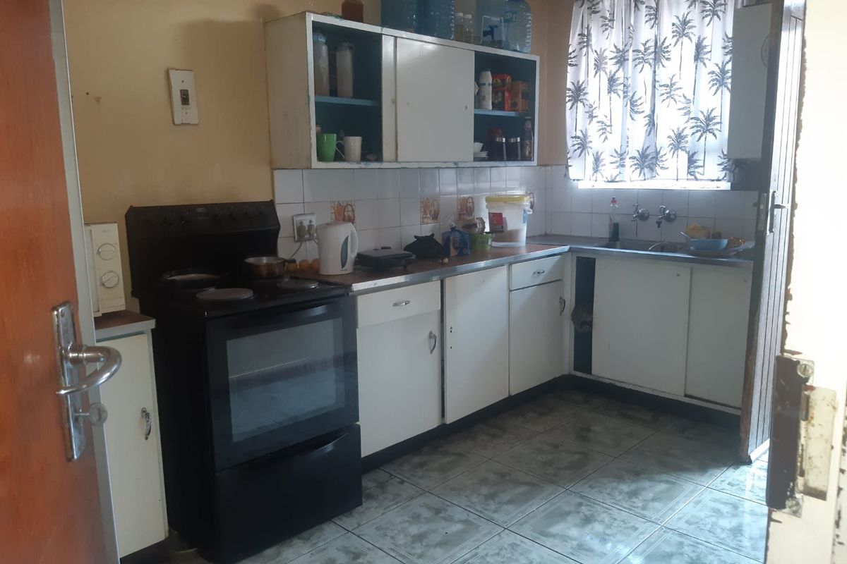 ✨ Comfortable & Convenient 2-Bedroom Flat in the Heart of Vereeniging CBD ✨ - Photo 2
