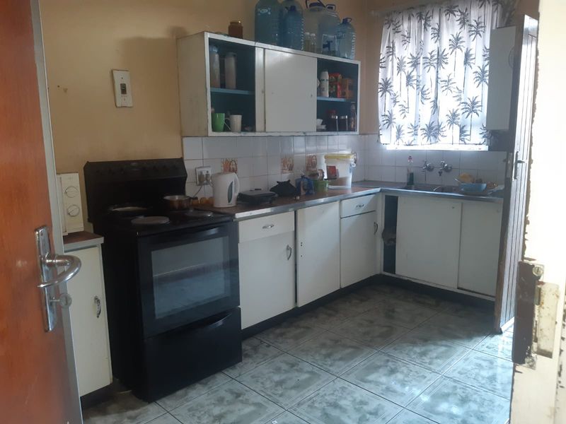 ✨ Comfortable & Convenient 2-Bedroom Flat in the Heart of Vereeniging CBD ✨ - Photo 2