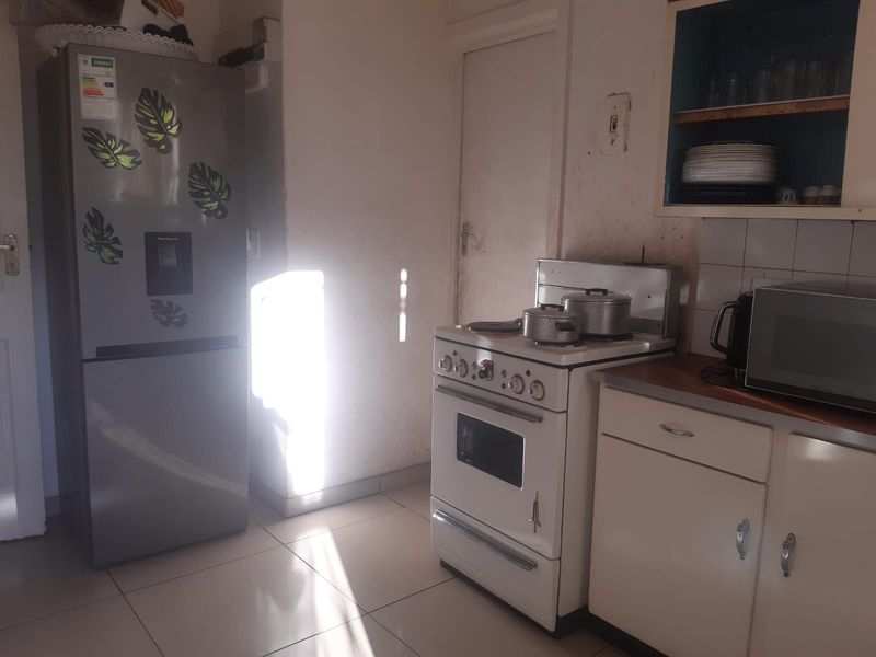 ✨ Comfortable & Convenient 2-Bedroom Flat in the Heart of Vereeniging CBD ✨ - Photo 1