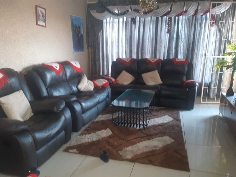 ✨ Comfortable & Convenient 2-Bedroom Flat in the Heart of Vereeniging CBD ✨ - Photo 10