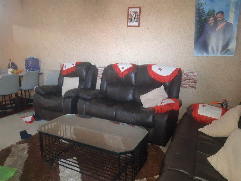 ✨ Comfortable & Convenient 2-Bedroom Flat in the Heart of Vereeniging CBD ✨ - Photo 9