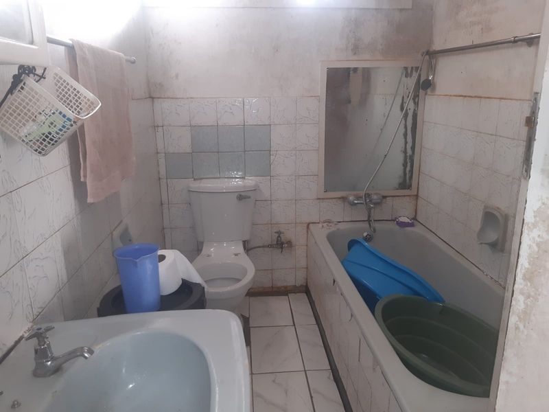 ✨ Comfortable & Convenient 2-Bedroom Flat in the Heart of Vereeniging CBD ✨ - Photo 5