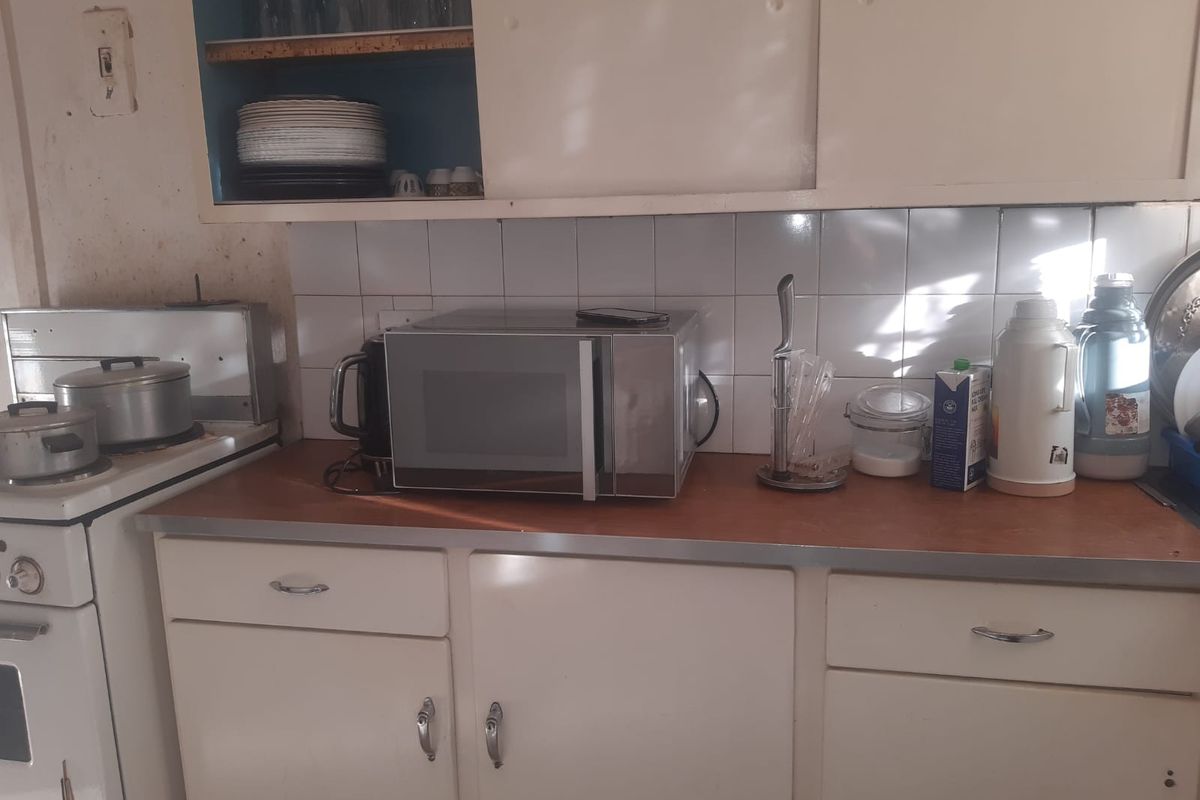 ✨ Comfortable & Convenient 2-Bedroom Flat in the Heart of Vereeniging CBD ✨ - Photo 3