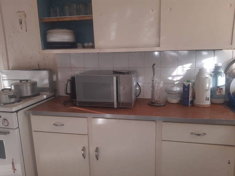 ✨ Comfortable & Convenient 2-Bedroom Flat in the Heart of Vereeniging CBD ✨ - Photo 3