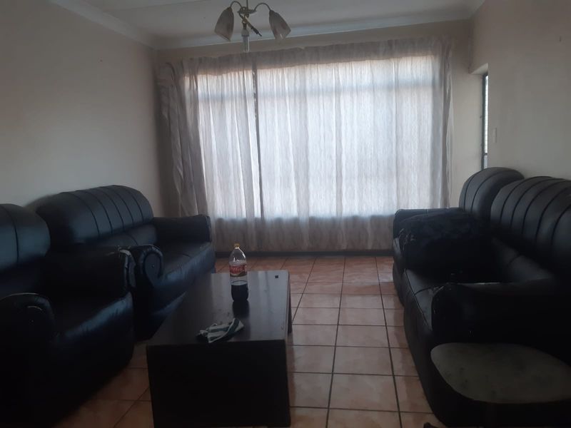 ✨ Comfortable & Convenient 2-Bedroom Flat in the Heart of Vereeniging CBD ✨ - Photo 4