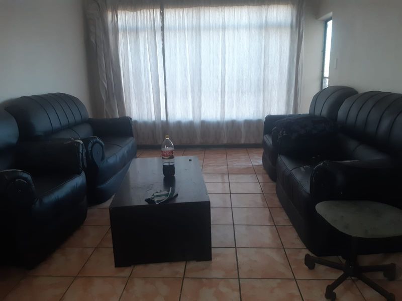 ✨ Comfortable & Convenient 2-Bedroom Flat in the Heart of Vereeniging CBD ✨ - Photo 2