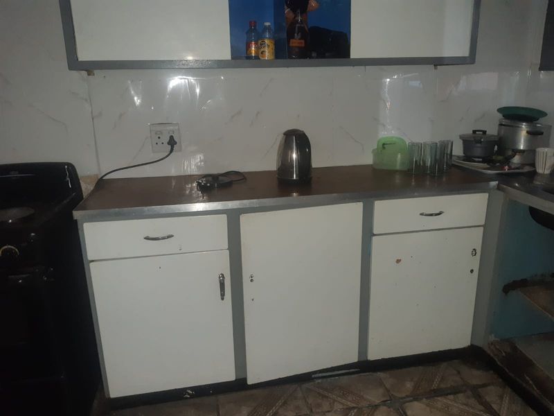 ✨ Comfortable & Convenient 2-Bedroom Flat in the Heart of Vereeniging CBD ✨ - Photo 3