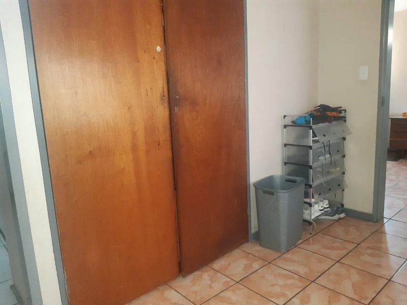 ✨ Comfortable & Convenient 2-Bedroom Flat in the Heart of Vereeniging CBD ✨ - Photo 10