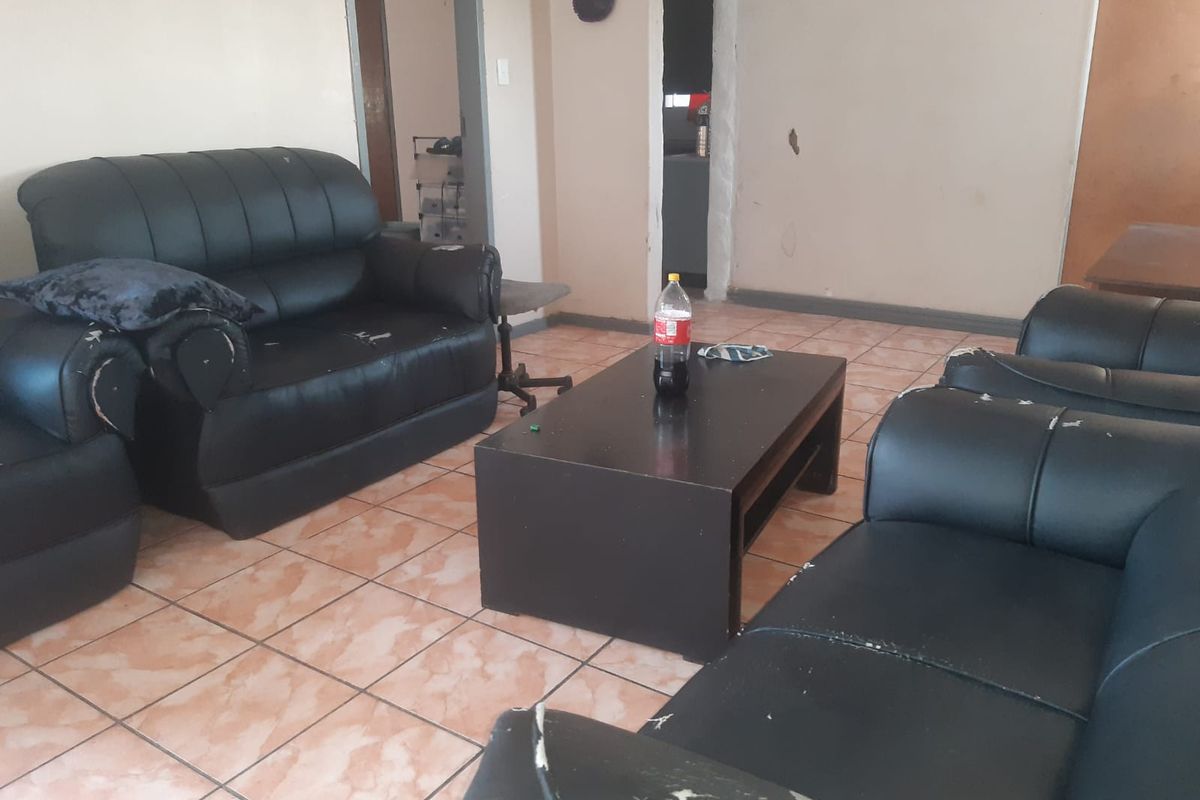 ✨ Comfortable & Convenient 2-Bedroom Flat in the Heart of Vereeniging CBD ✨ - Photo 5