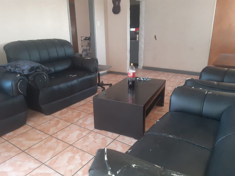 ✨ Comfortable & Convenient 2-Bedroom Flat in the Heart of Vereeniging CBD ✨ - Photo 5