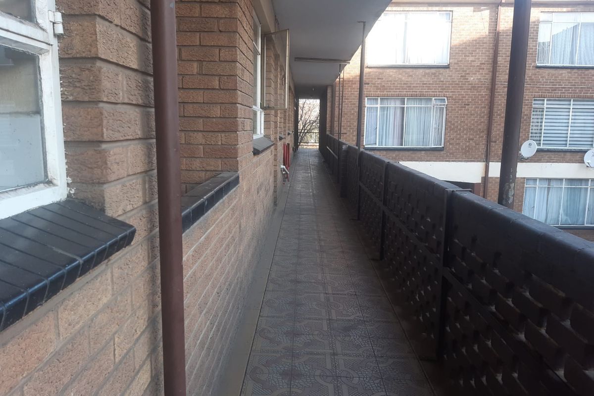 🌟 Charming 1-Bedroom Flat with Balcony & Secure Garage – Perfect Lock-Up-and-Go! - Photo 2