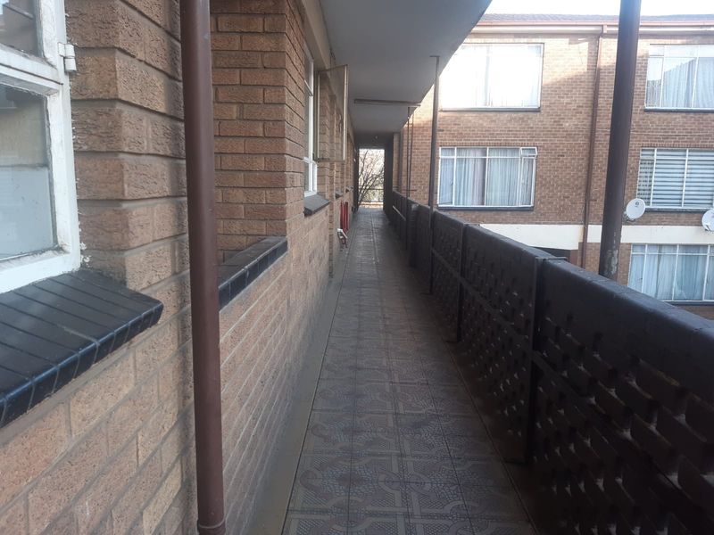 🌟 Charming 1-Bedroom Flat with Balcony & Secure Garage – Perfect Lock-Up-and-Go! - Photo 2