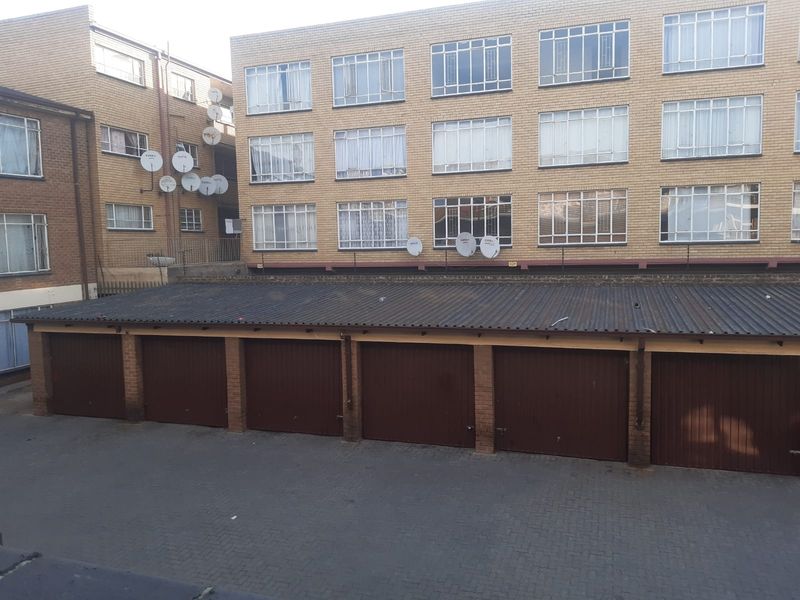 🌟 Charming 1-Bedroom Flat with Balcony & Secure Garage – Perfect Lock-Up-and-Go! - Photo 3
