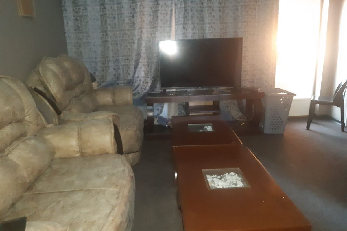 🌟 Charming 1-Bedroom Flat with Balcony & Secure Garage – Perfect Lock-Up-and-Go! - Photo 4