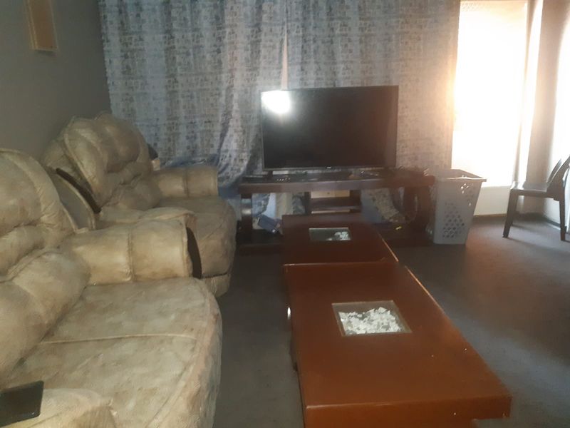 🌟 Charming 1-Bedroom Flat with Balcony & Secure Garage – Perfect Lock-Up-and-Go! - Photo 4