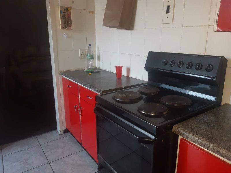 🌟 Charming 1-Bedroom Flat with Balcony & Secure Garage – Perfect Lock-Up-and-Go! - Photo 1