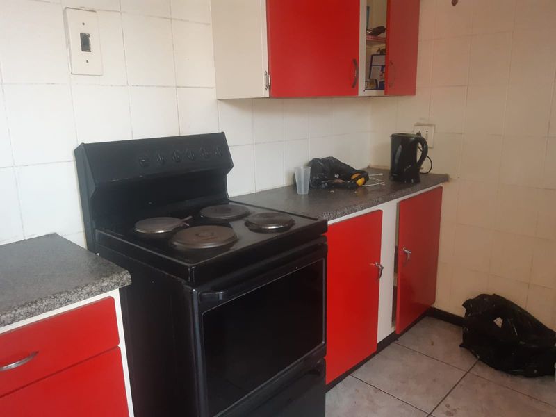 🌟 Charming 1-Bedroom Flat with Balcony & Secure Garage – Perfect Lock-Up-and-Go! - Photo 2