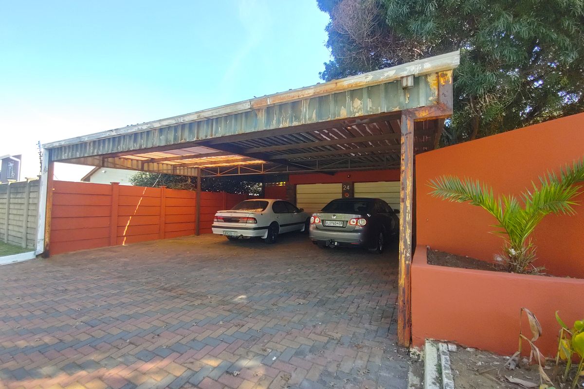 Spacious Family Home with Excellent Extras in Vanderbijlpark - Photo 2