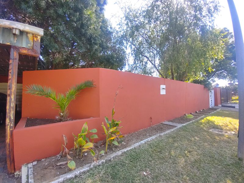 Spacious Family Home with Excellent Extras in Vanderbijlpark - Photo 1