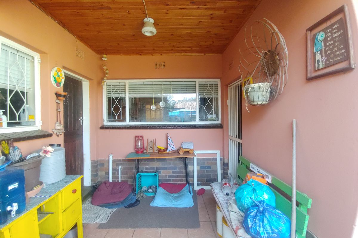 Spacious Family Home with Excellent Extras in Vanderbijlpark - Photo 4