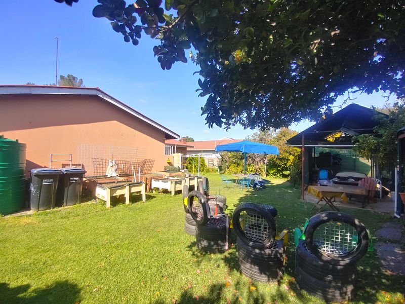 Spacious Family Home with Excellent Extras in Vanderbijlpark - Photo 8