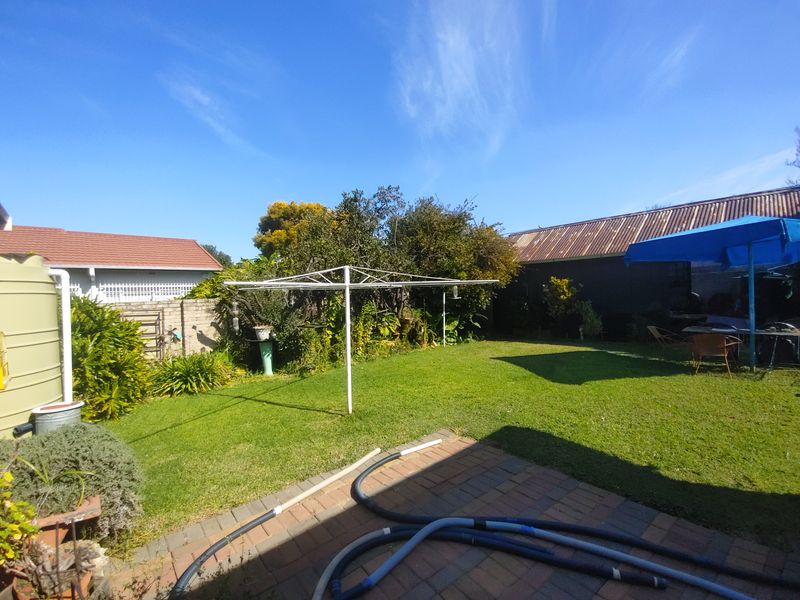 Spacious Family Home with Excellent Extras in Vanderbijlpark - Photo 3