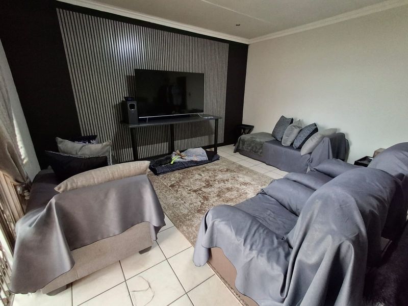 Modern 3-Bedroom Sectional Title Home with Solar Power in a Secure Complex - Photo 7