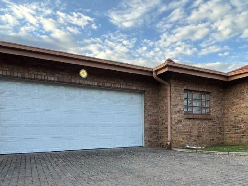 Modern 3-Bedroom Sectional Title Home with Solar Power in a Secure Complex - Photo 4