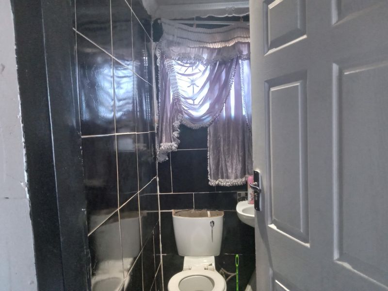 2 Bedroom house for sale in Evaton west - Photo 4