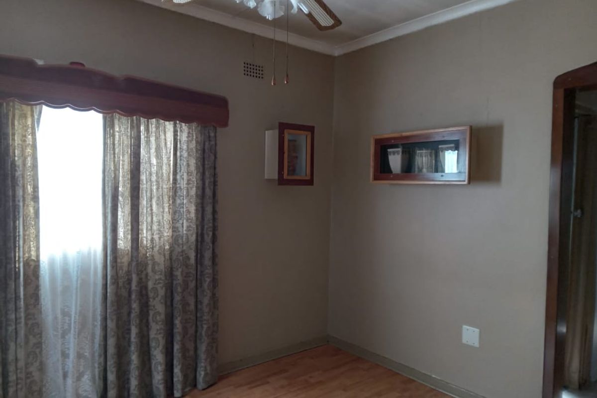 3 Bedrooms house for sale in Vanderbijlpark - Photo 3