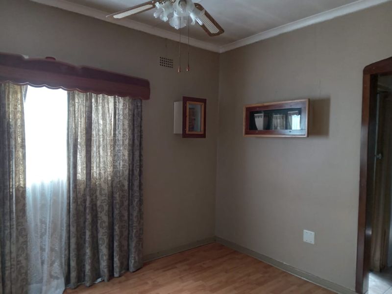 3 Bedrooms house for sale in Vanderbijlpark - Photo 3